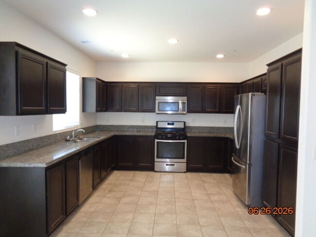 Building Photo - Beautiful 2 Story Home in the Rosamond Frontier Homes Development