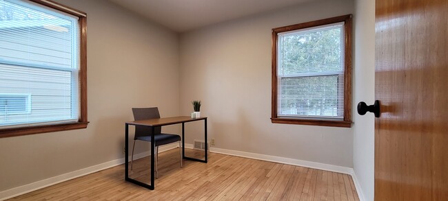 Building Photo - 2724 Stanley St