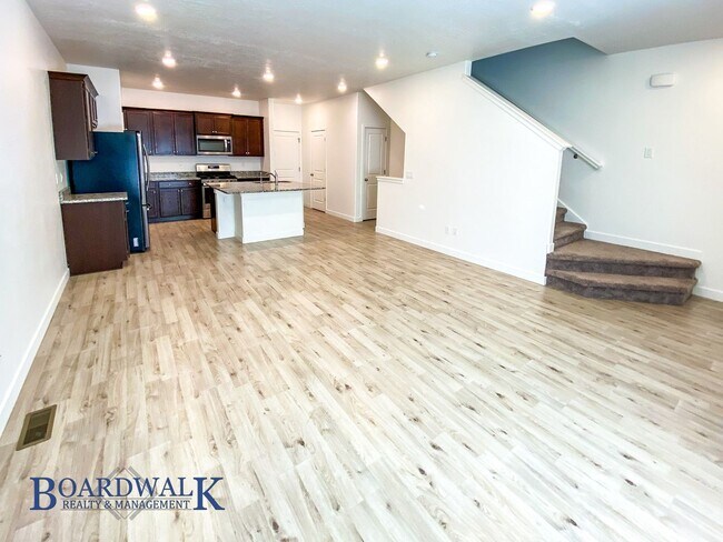 Building Photo - Beautiful 4 bedroom Townhome in West Valley!