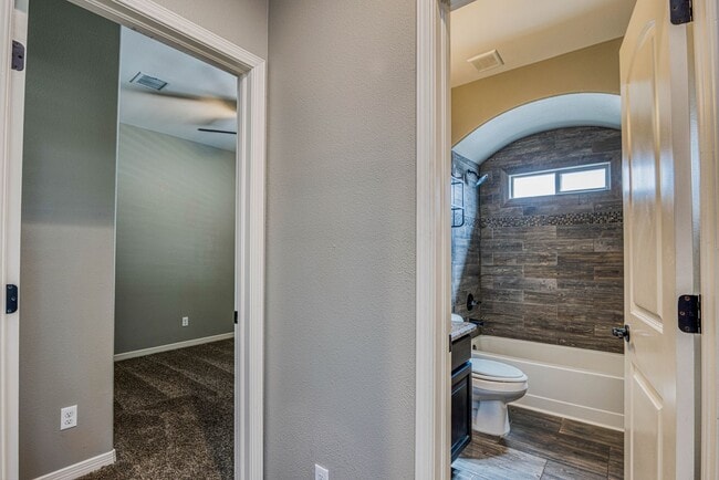 Building Photo - Beautiful East side House in Ventanas Subdivision