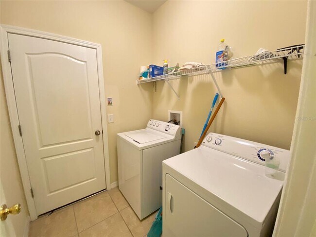 Building Photo - 2555 Carrickton Cir