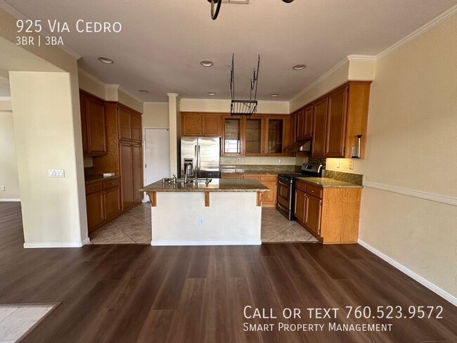 Building Photo - Beautiful Chula Vista 3bed+1 Loft, 2.5 bat...