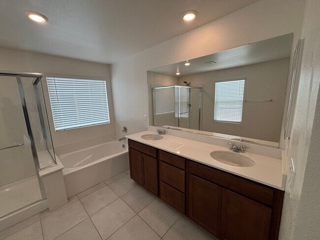 Building Photo - Beautiful 5-Bedroom, 4.5-Bath Home with St...