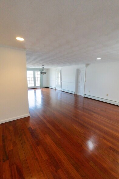 Building Photo - 178 Manning St