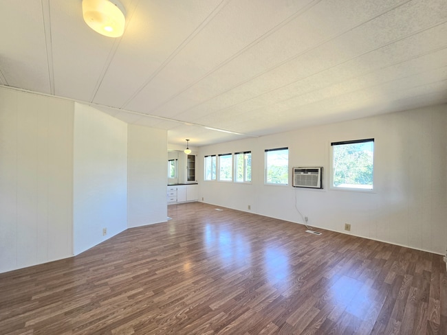 Building Photo - 1529 NW Avon Ct