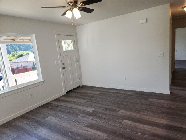 Building Photo - 3bedroom 2bath House