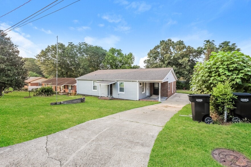 Building Photo - 5810 Blueridge Dr