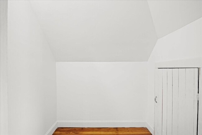 Building Photo - 480 White St