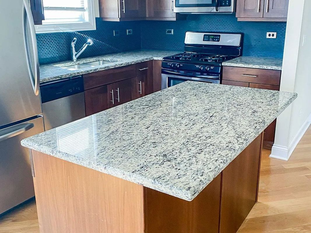 Building Photo - 2334 N Greenview Ave