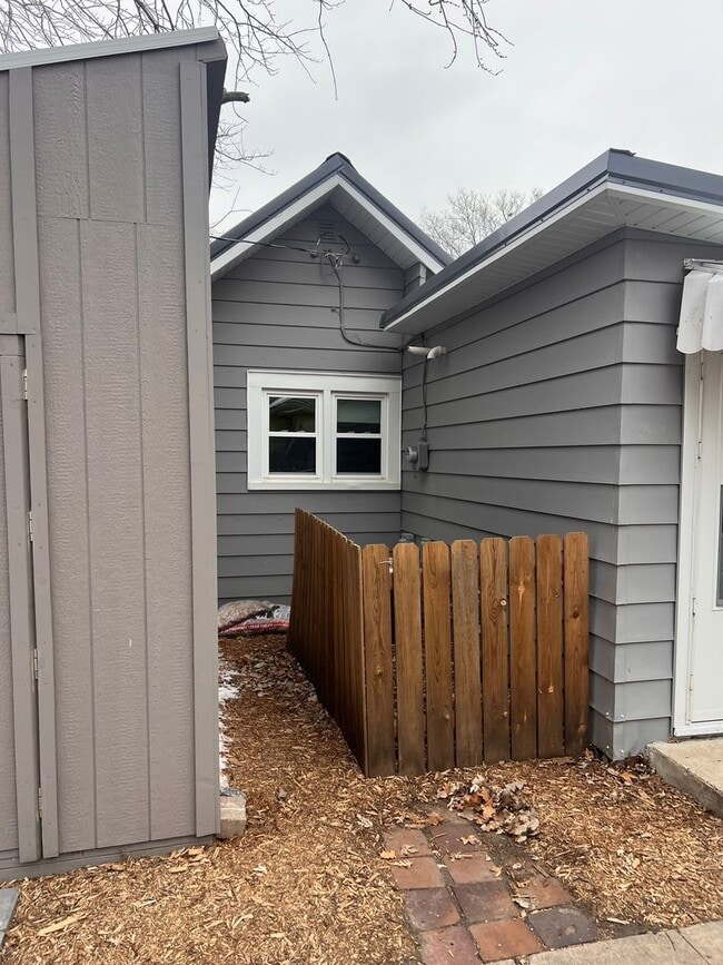 Building Photo - 2 bedroom home in Boone, fenced in yard, great for families!