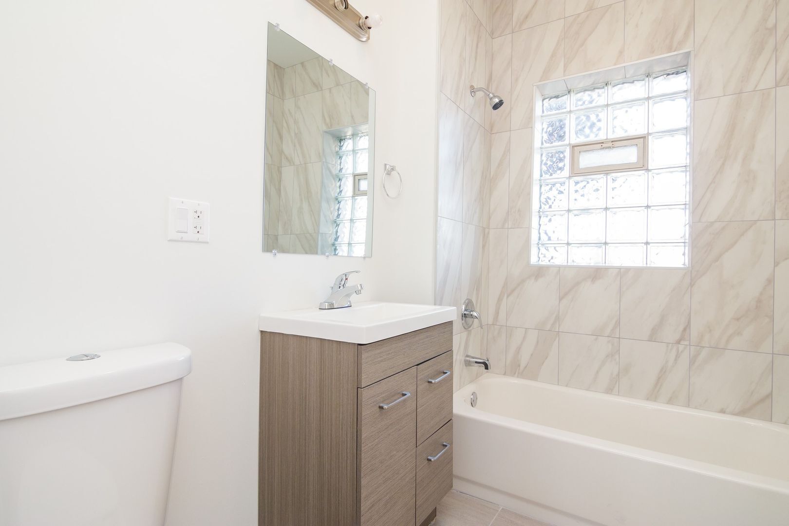 Interior Photo - Lakewood