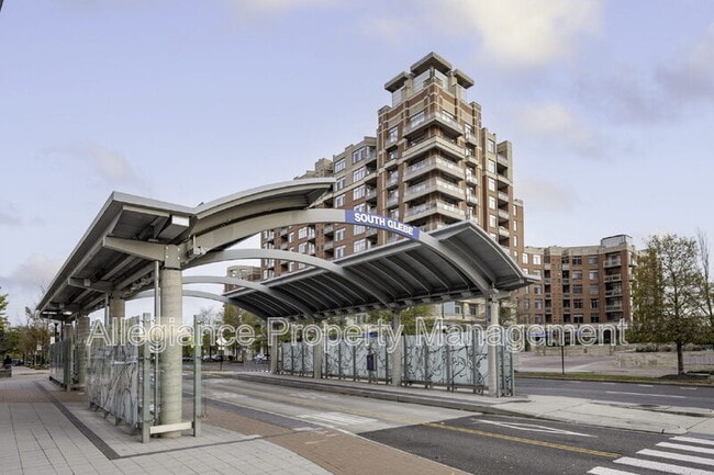 Building Photo - 3600 S Glebe Rd