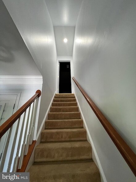 Building Photo - 671 Willow Ln