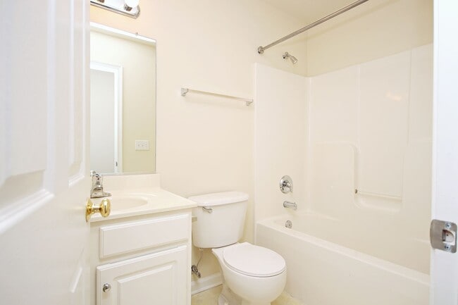 Building Photo - End-Unit Melbourne Park Townhome