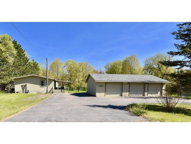 Primary Photo - 1824 189th St E