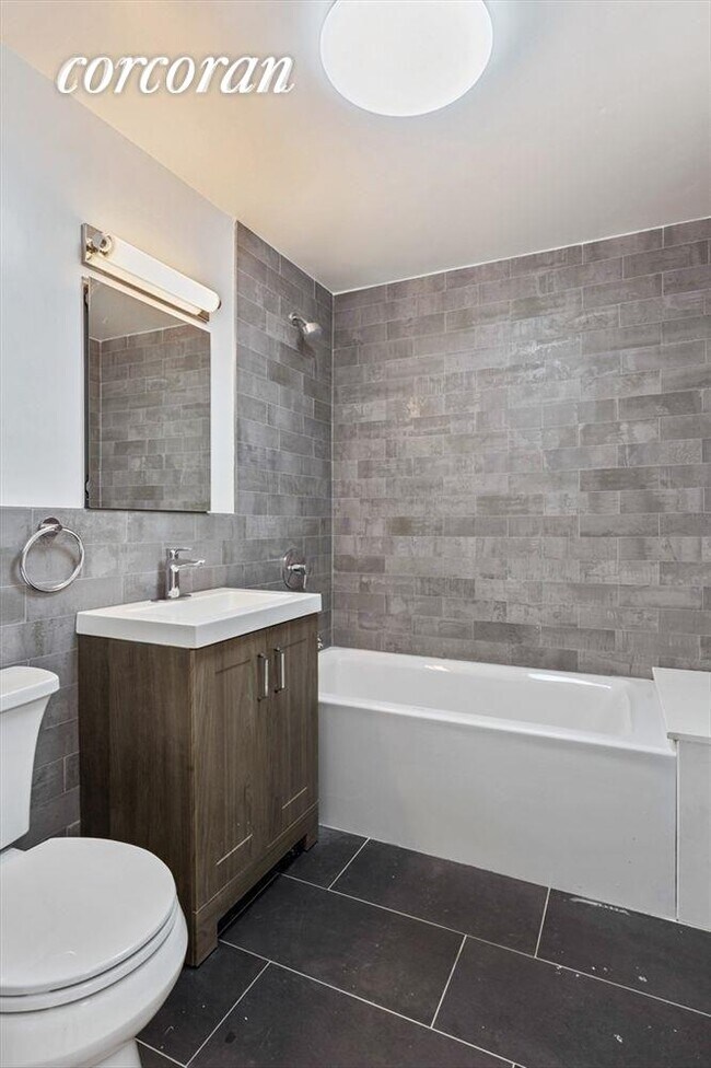 Building Photo - 438 Lewis Ave