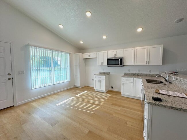 Building Photo - 1017 Carnegie Dr