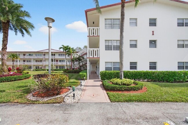 Building Photo - 360 Fanshaw I