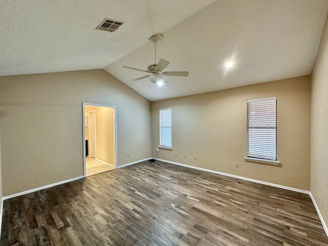 Building Photo - New flooring and paint!