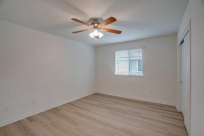 Building Photo - 30126 Bumble Bee Dr