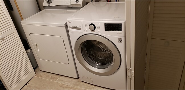 Laundry area - 47 Sea Island Dr N