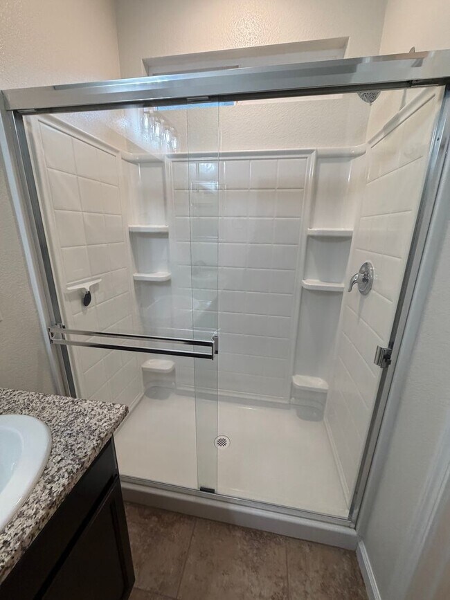 Building Photo - Elegant Low-Maintenance Living Near Golden Eagle & Kiley Lake!