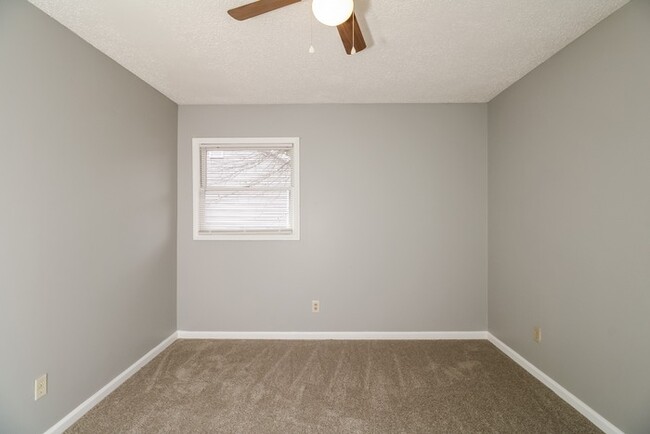 Building Photo - Classic 4 Bedroom in Columbia