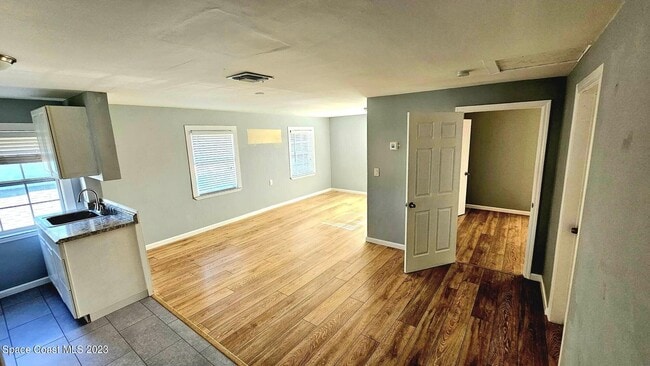 Building Photo - 802 Forrest Ave