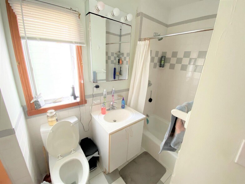 Building Photo - 187 Brookline St