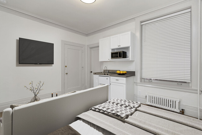 Building Photo - 1369 Hyde