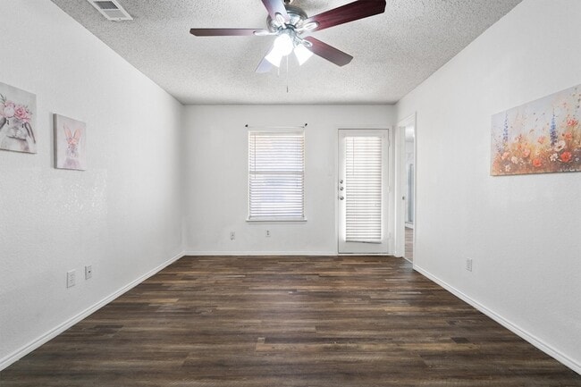 Building Photo - 324 Nita Ln