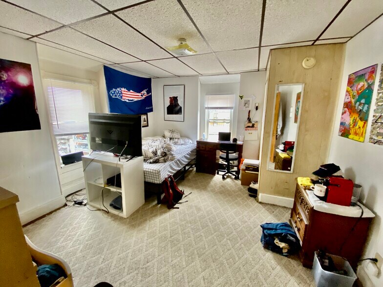 Building Photo - 217 Jones Ave