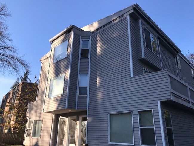 Building Photo - 125th 125th Apartments