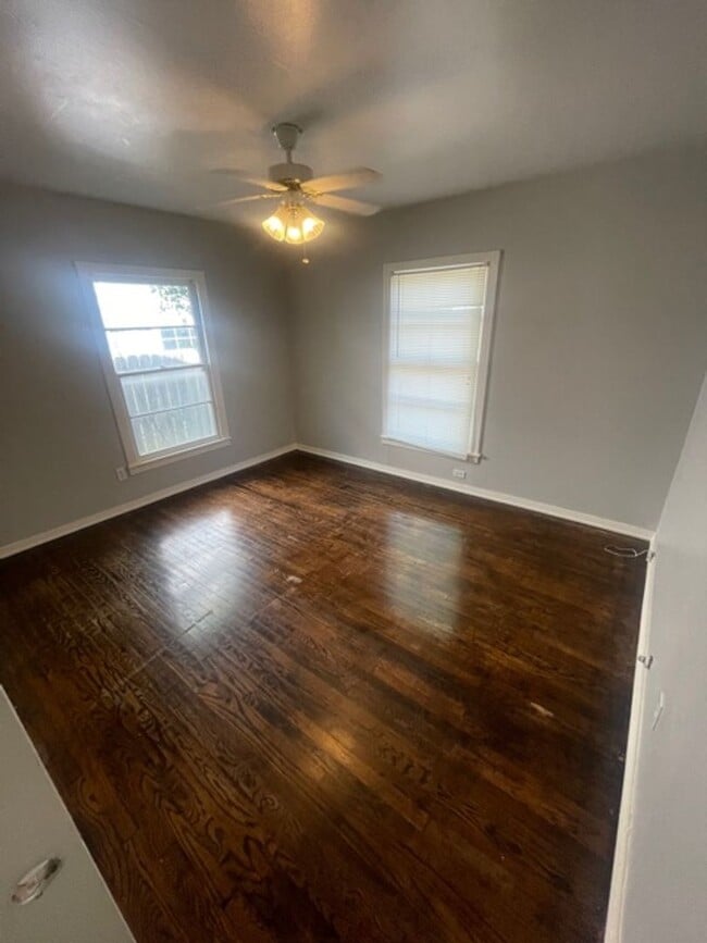 Building Photo - Cozy Central Waco Home