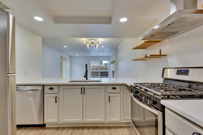 Building Photo - 6910 Lovely Ln