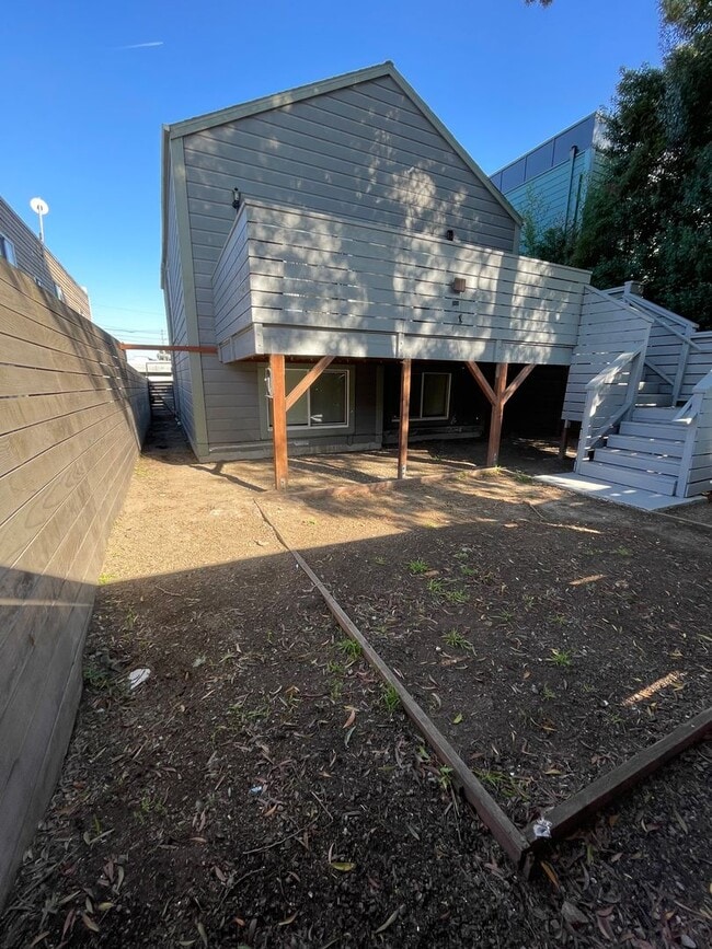 Building Photo - 1/2 Off First Month's Rent, 6Bdrm, 3Bath