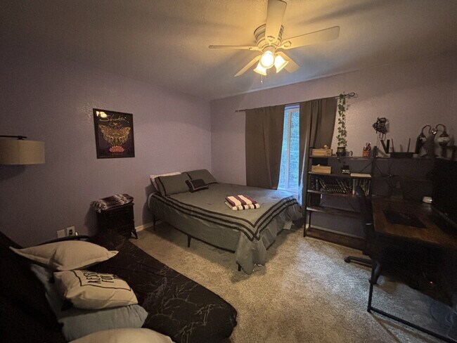 Building Photo - Rare 4-bedroom 3-bath home with studio apartment conveniently located off Starkes Grade Road! Opt...