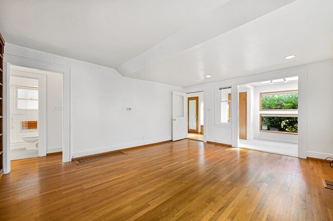 Building Photo - Charming 2-Bedroom Home with Stunning Wate...