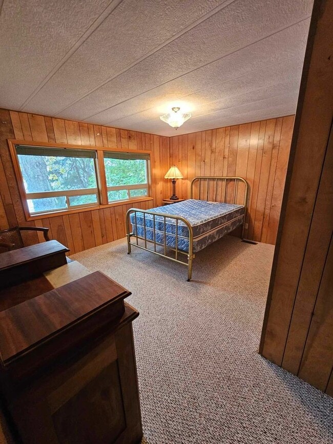 Building Photo - Lake front on Kings Point-Winter Rental On...