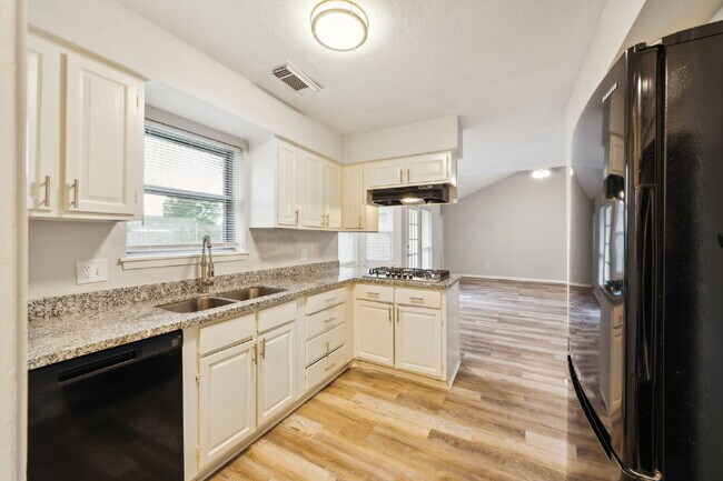 Building Photo - Move-In Ready 3BR/2BA in Baytown – 1,472 Sq Ft with Private Yard & Garage
