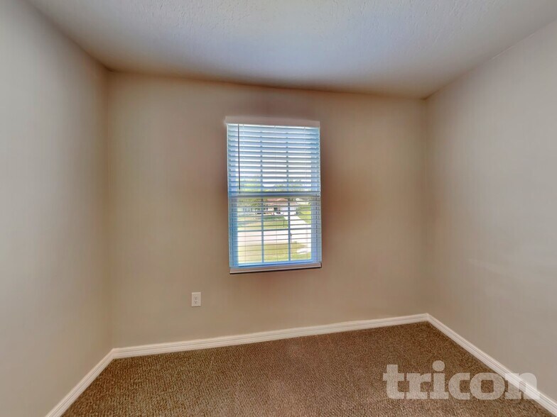 Building Photo - 19 Rosecroft Ln