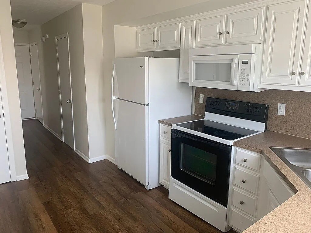 Kitchen - 101 W 19th Ave