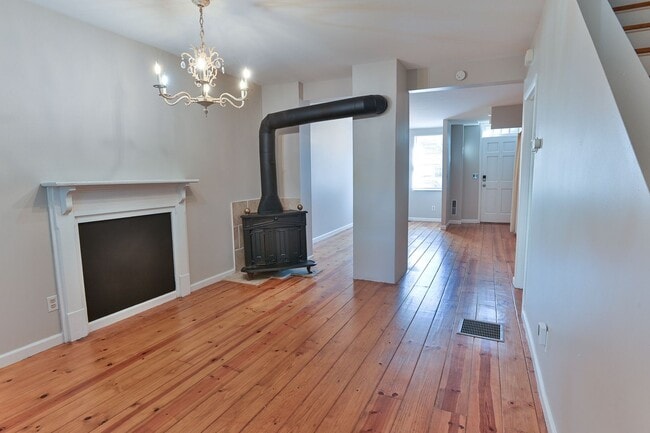 Building Photo - Adorable 2 Bedroom Single Family on Penn St