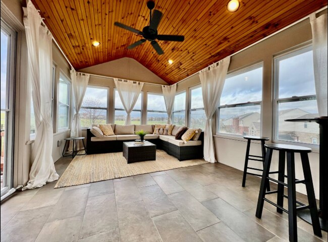 Building Photo - Spacious 4 Bedroom with Gameroom