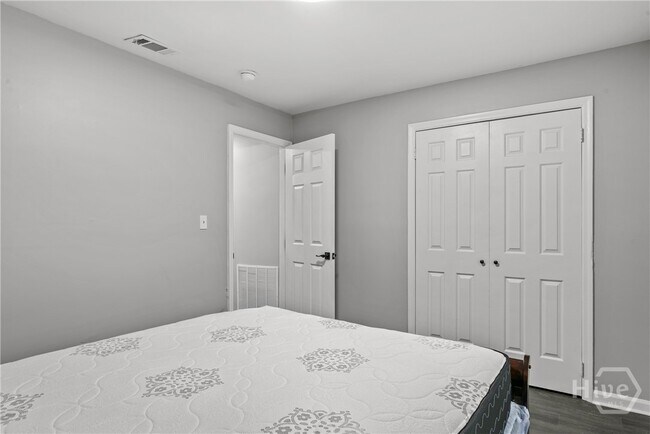 Building Photo - 140 Cumberland Ct