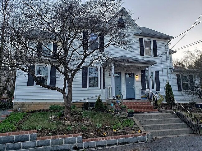 Primary Photo - 6 Duplex