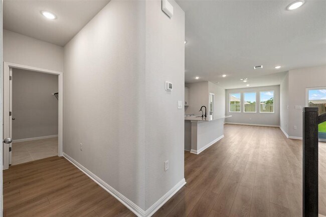 Building Photo - 113 Coleto Tr