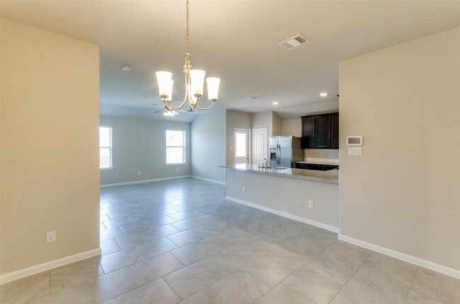 Building Photo - 2213 Del Mar Dr