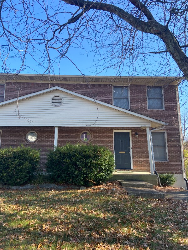 Building Photo - 3134 High Ridge Dr