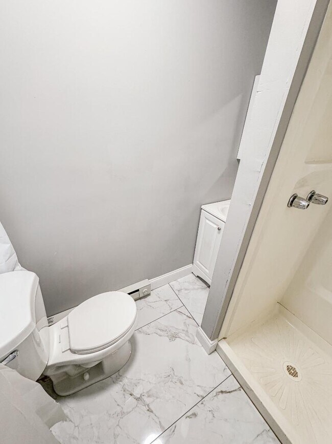 Building Photo - 2266 E Cambria St